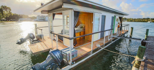 35 Desain Rumah Perahu Yang Keren Cocok Buat Jiwa Petualang Nih